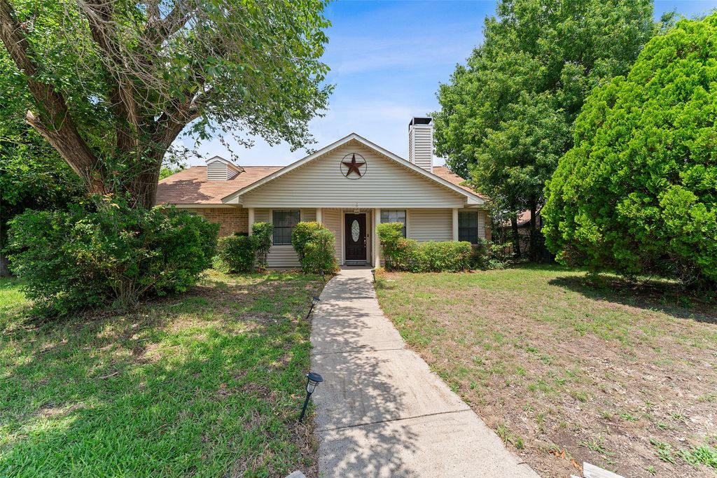 420 Whitney Street, Cedar Hill, TX 75104
