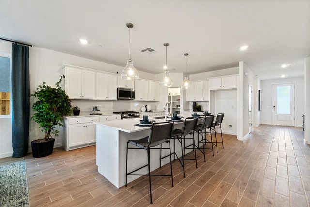 834 Traverse Drive S, Madera, CA 93636