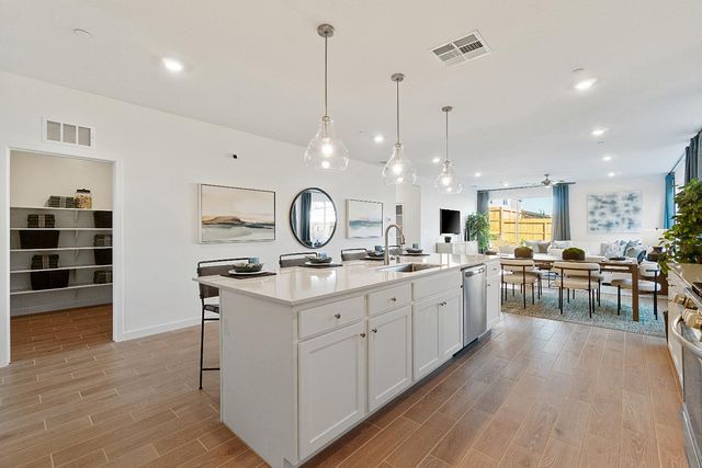 834 Traverse Drive S, Madera, CA 93636