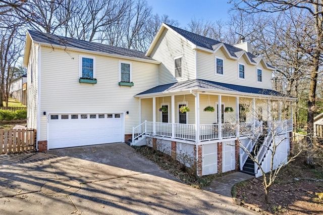 3235 E Charing Cross, Fayetteville, AR 72703