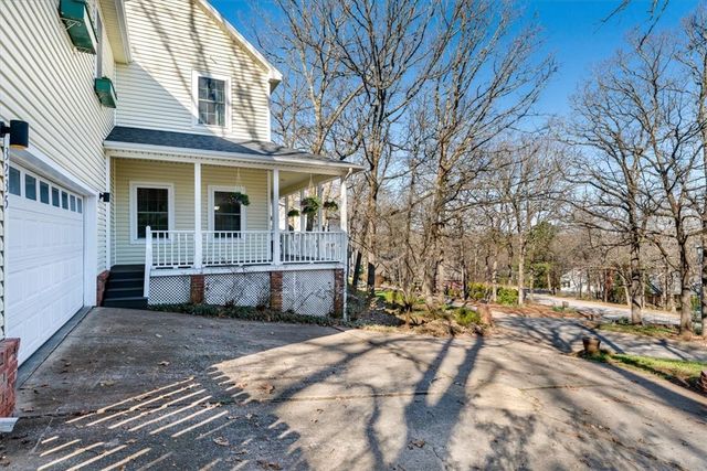 3235 E Charing Cross, Fayetteville, AR 72703