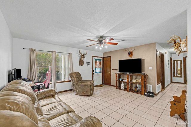 3525 Applewood Ln, Cantonment, FL 32533