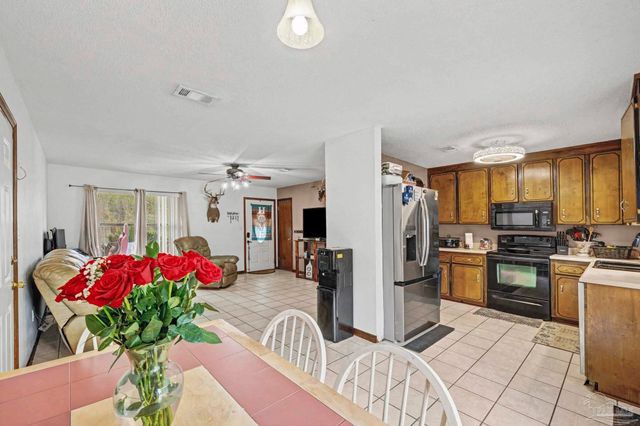 3525 Applewood Ln, Cantonment, FL 32533