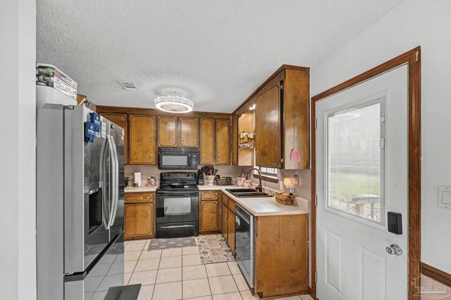 3525 Applewood Ln, Cantonment, FL 32533