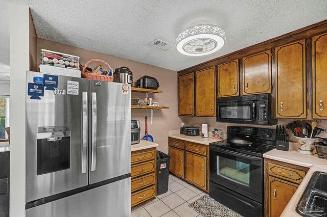 3525 Applewood Ln, Cantonment, FL 32533