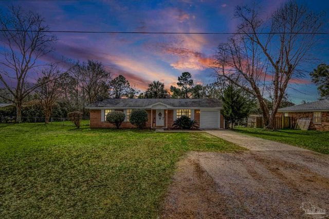 3525 Applewood Ln, Cantonment, FL 32533