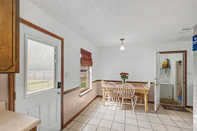 3525 Applewood Ln, Cantonment, FL 32533