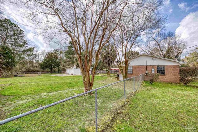 3525 Applewood Ln, Cantonment, FL 32533