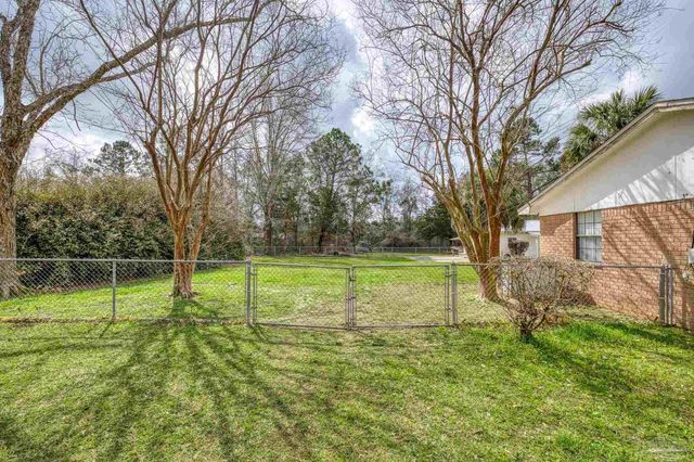 3525 Applewood Ln, Cantonment, FL 32533