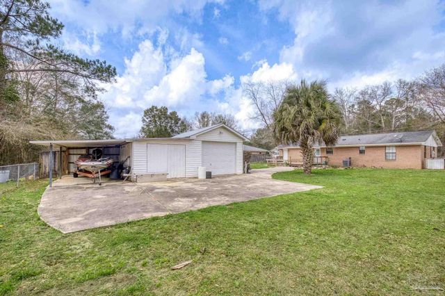 3525 Applewood Ln, Cantonment, FL 32533