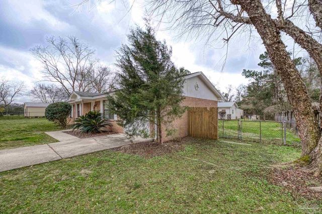 3525 Applewood Ln, Cantonment, FL 32533