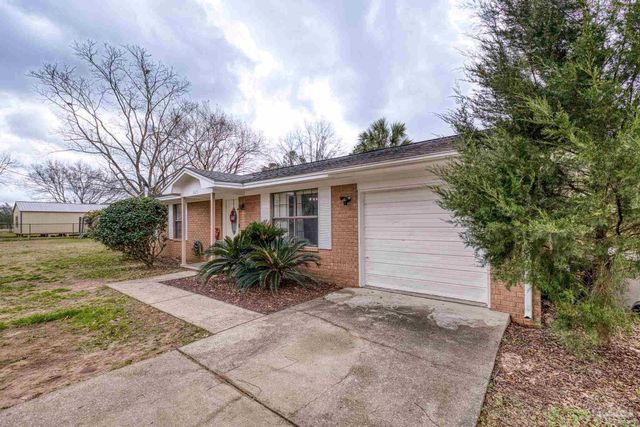 3525 Applewood Ln, Cantonment, FL 32533