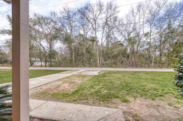 3525 Applewood Ln, Cantonment, FL 32533