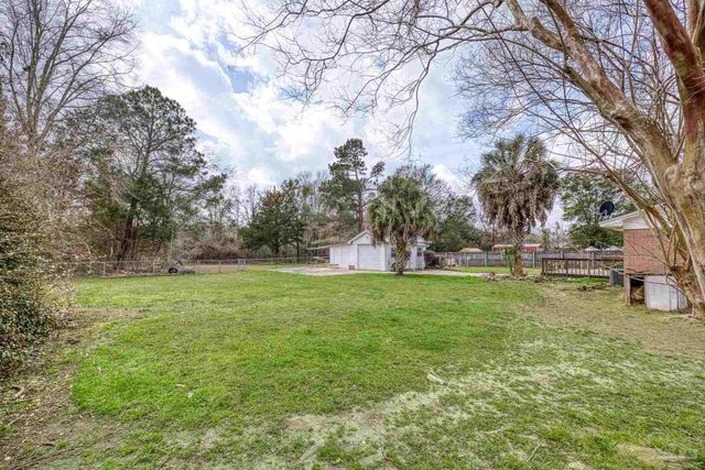 3525 Applewood Ln, Cantonment, FL 32533