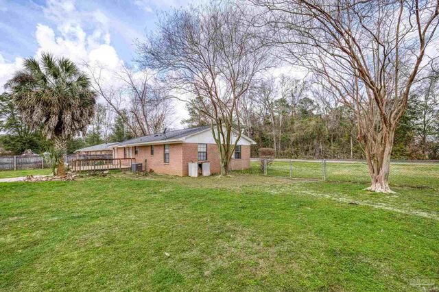 3525 Applewood Ln, Cantonment, FL 32533