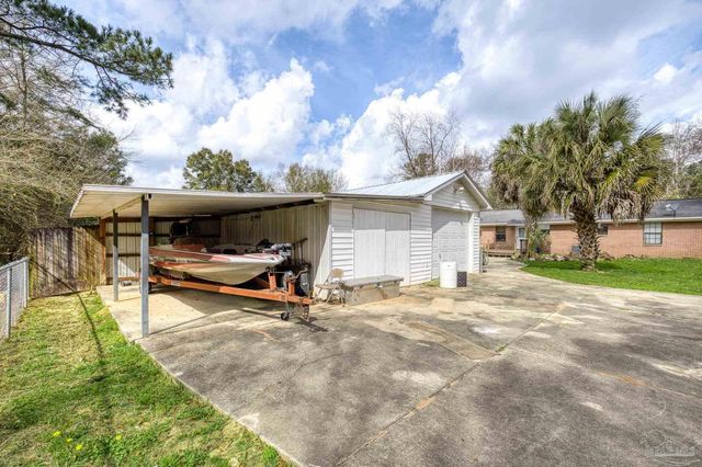 3525 Applewood Ln, Cantonment, FL 32533