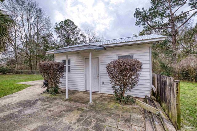 3525 Applewood Ln, Cantonment, FL 32533