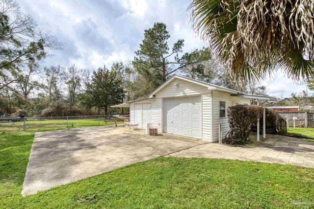 3525 Applewood Ln, Cantonment, FL 32533