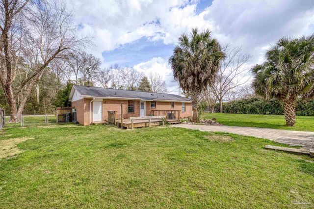 3525 Applewood Ln, Cantonment, FL 32533