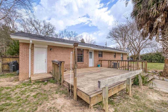 3525 Applewood Ln, Cantonment, FL 32533