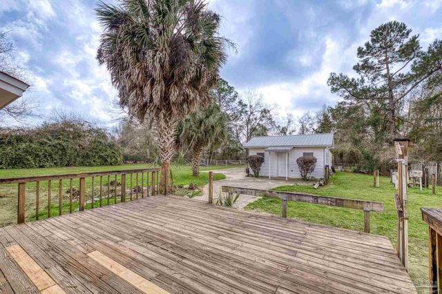 3525 Applewood Ln, Cantonment, FL 32533