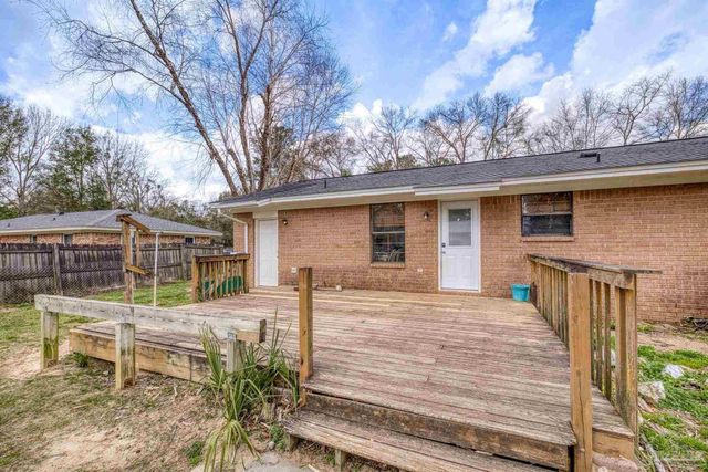 3525 Applewood Ln, Cantonment, FL 32533