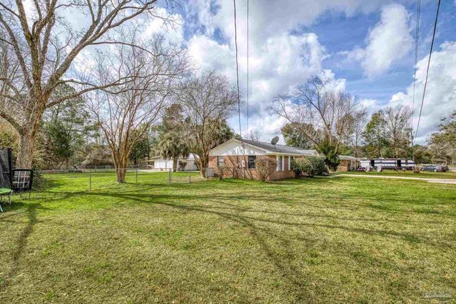 3525 Applewood Ln, Cantonment, FL 32533