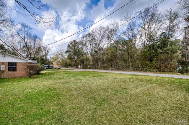 3525 Applewood Ln, Cantonment, FL 32533