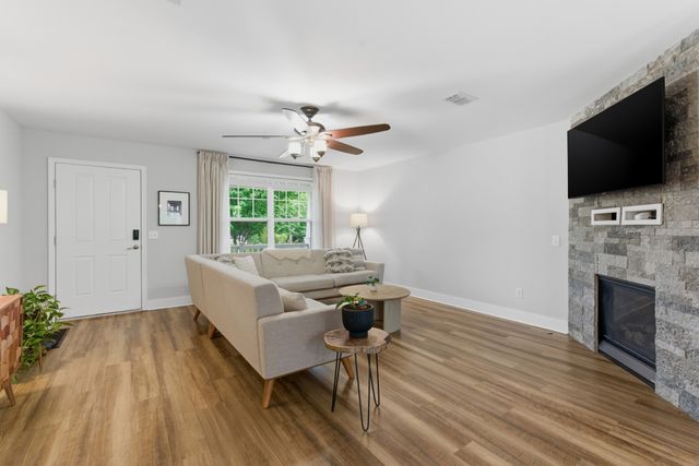 1303 Creekside Dr, Nolensville, TN 37135