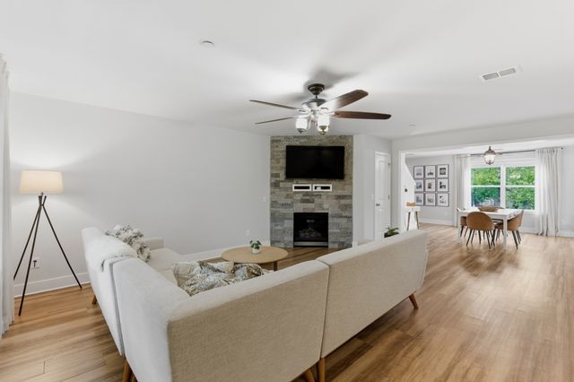 1303 Creekside Dr, Nolensville, TN 37135