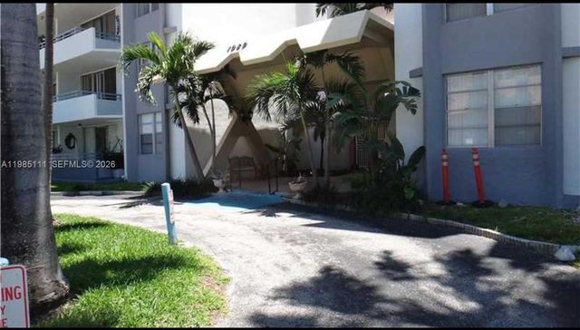 1080 94th St 210, Bay Harbor Islands, FL 33154