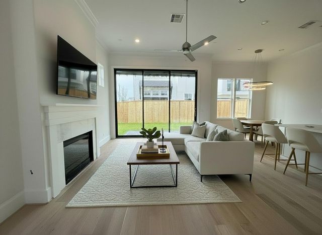 2704 Maxroy Drive, Houston, TX 77007