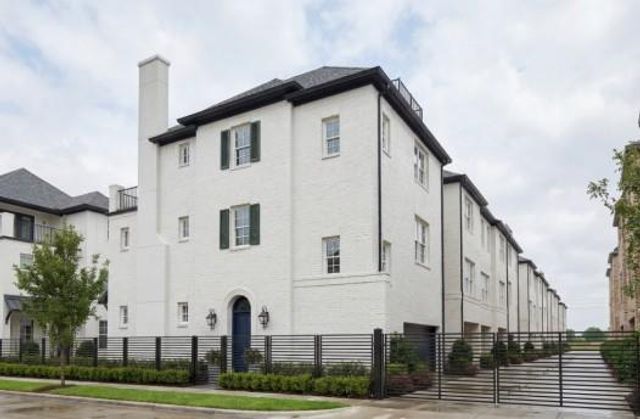 2704 Maxroy Drive, Houston, TX 77007