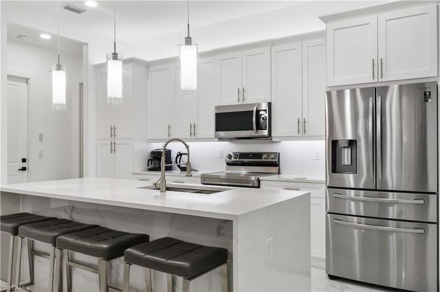 331 NE 7th ST, Cape Coral, FL 33909