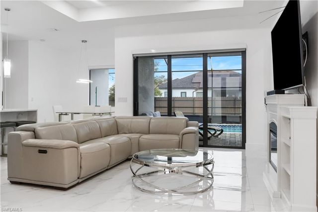 331 NE 7th ST, Cape Coral, FL 33909