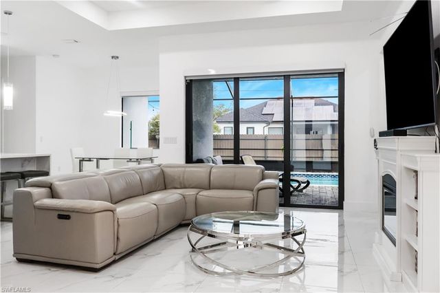 331 NE 7th ST, Cape Coral, FL 33909