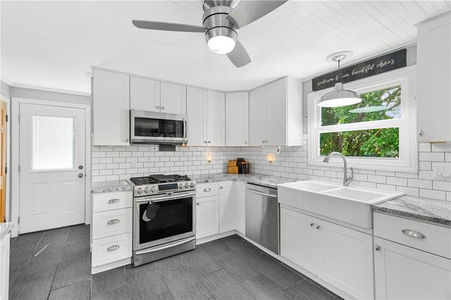 39 Okinawa Avenue, Warwick, RI 02889