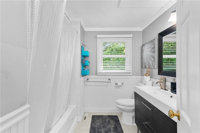 39 Okinawa Avenue, Warwick, RI 02889