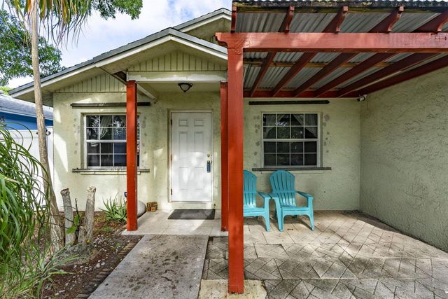 505 NW 7th Court, Boynton Beach, FL 33426