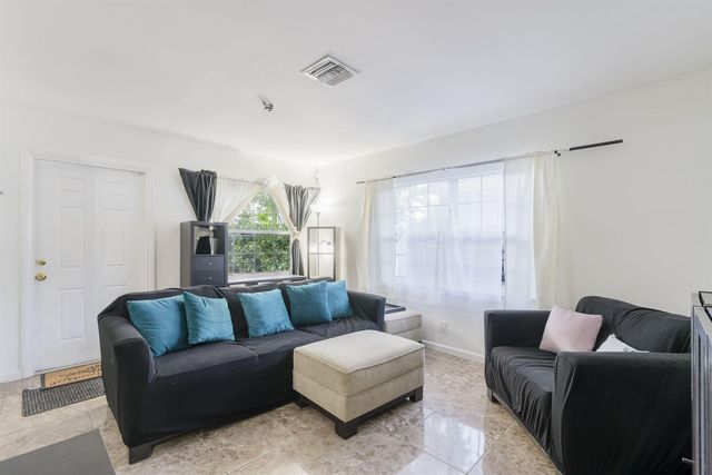 505 NW 7th Court, Boynton Beach, FL 33426
