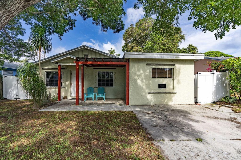 505 NW 7th Court, Boynton Beach, FL 33426