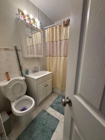 86 Bartholdi Ave, Jersey City, NJ 07305
