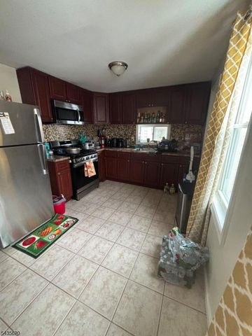 86 Bartholdi Ave, Jersey City, NJ 07305