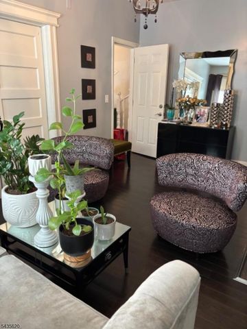 86 Bartholdi Ave, Jersey City, NJ 07305