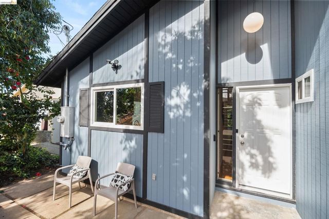 22 22 Rydal Ct, Oakland, CA 94611