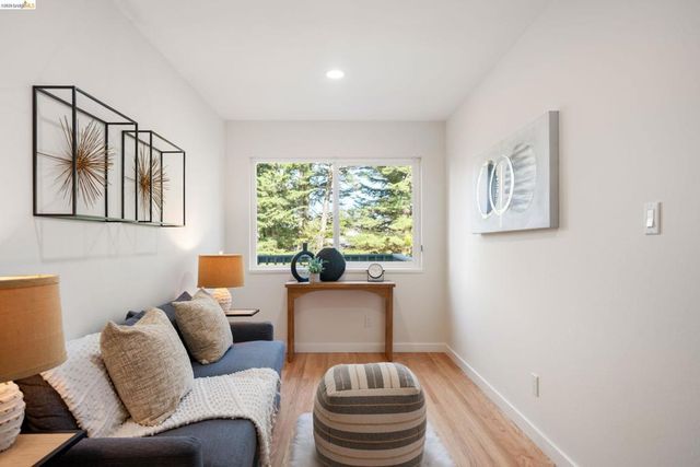 22 22 Rydal Ct, Oakland, CA 94611
