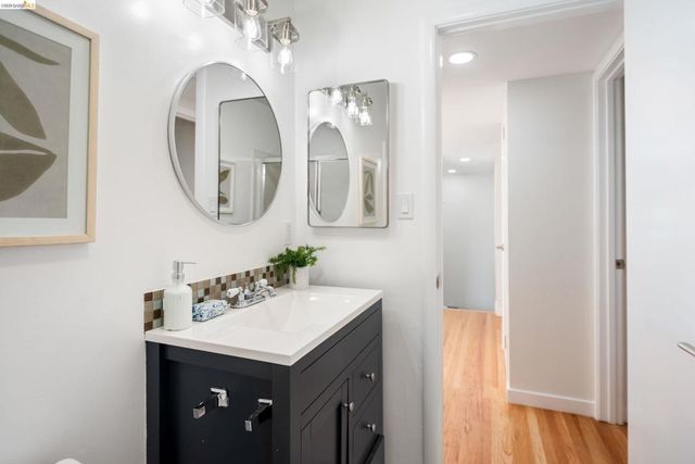 22 22 Rydal Ct, Oakland, CA 94611