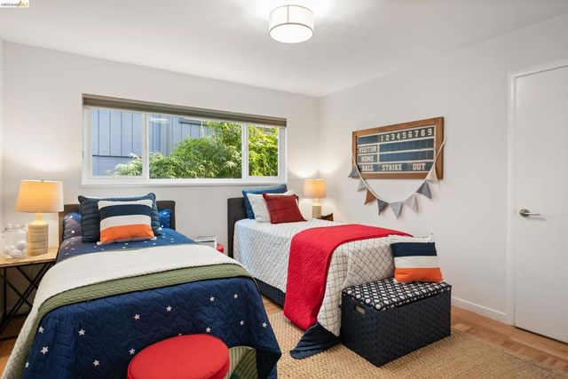 22 22 Rydal Ct, Oakland, CA 94611