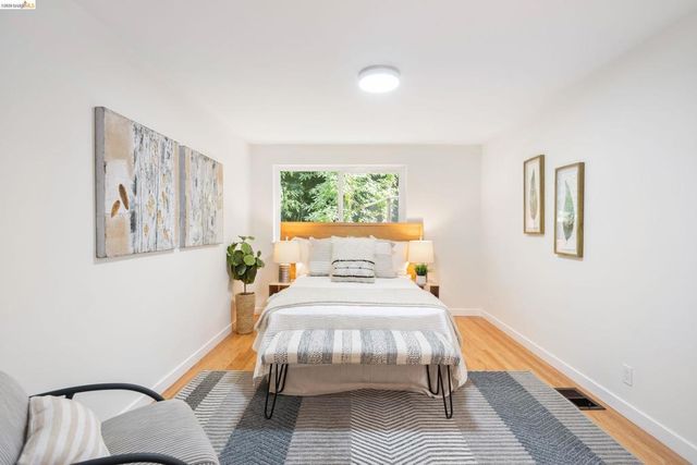 22 22 Rydal Ct, Oakland, CA 94611