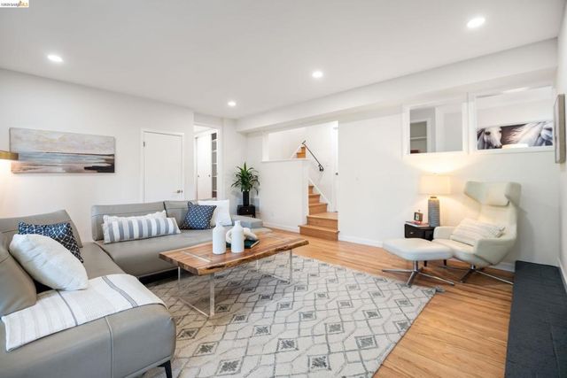 22 22 Rydal Ct, Oakland, CA 94611